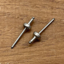 Trykknap modtager med popnitte