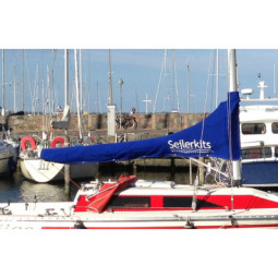 Sunbrella er bedst til bompresenninger fordi den tillader sejlet at ånde